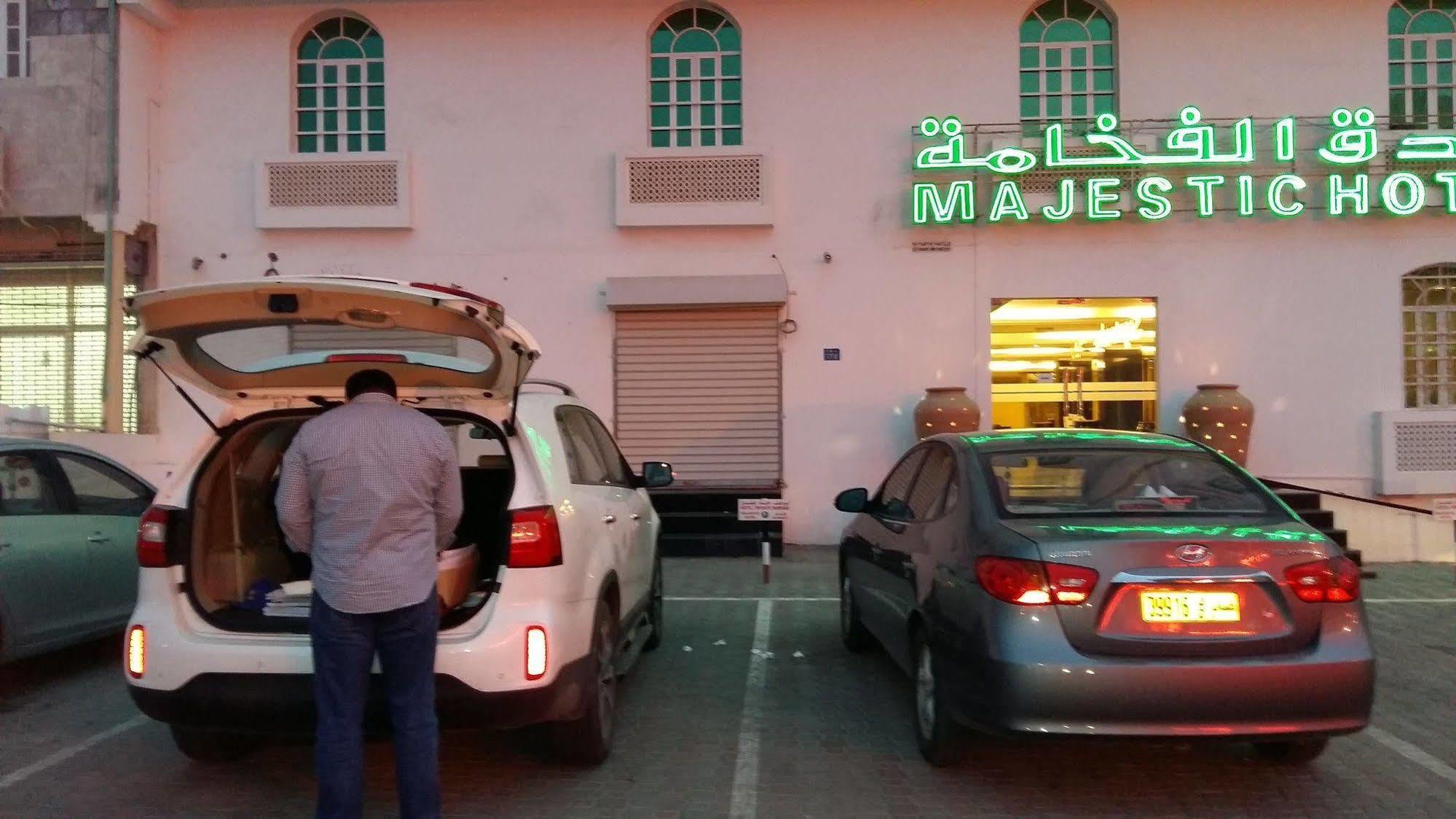 Majestic Hotel Wādī Kabīr Exterior foto